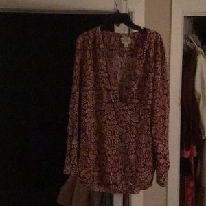 Ladies floral print blouse.